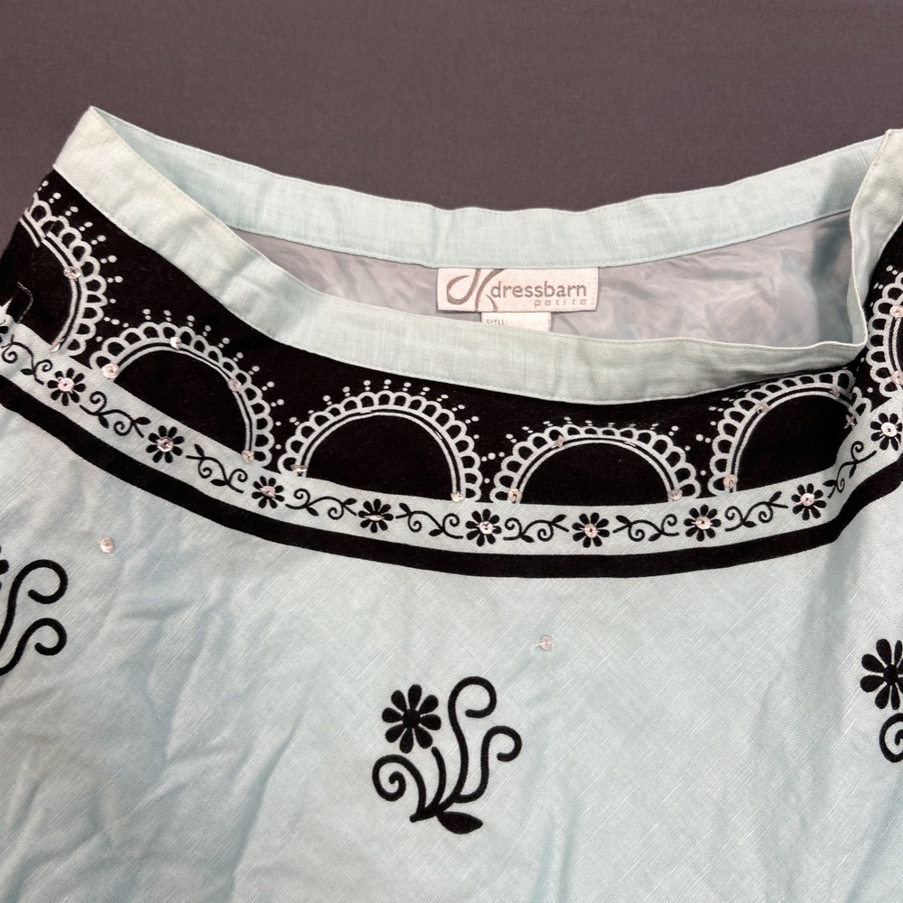Dressbarn light blue A-line skirt features a black and Blue 8P - Picture 2 of 7